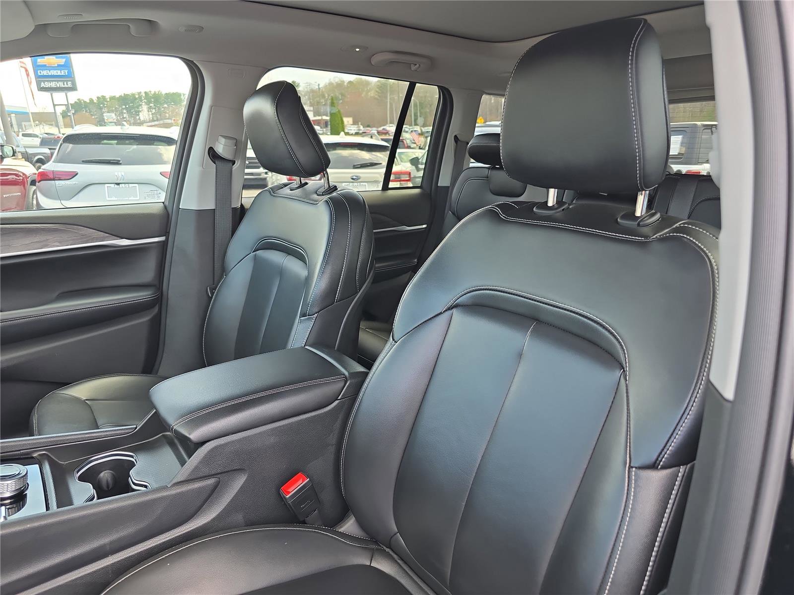 Used 2024 Jeep Grand Cherokee Limited w/ Black Appearance Package image 21