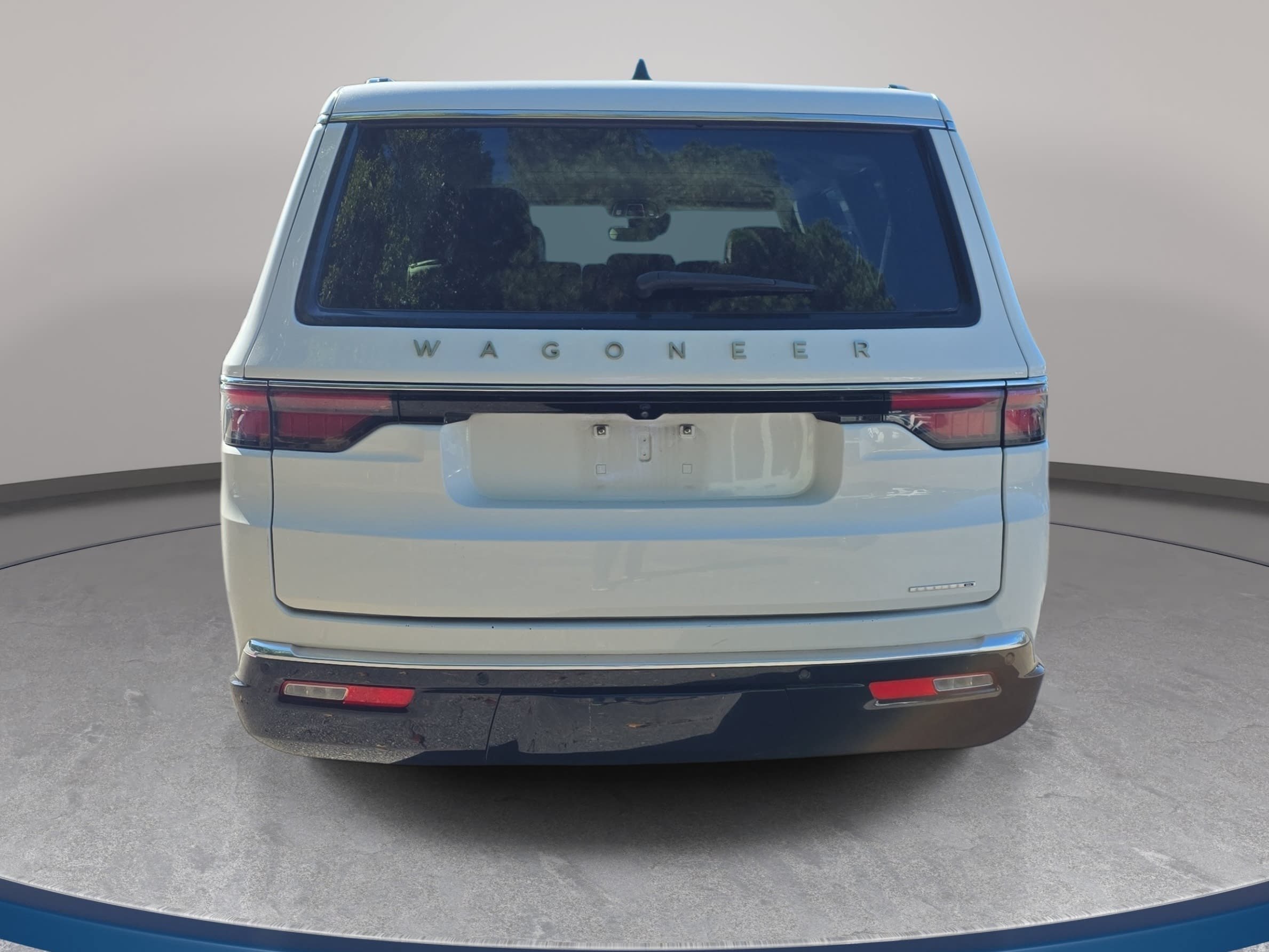 Used 2024 Jeep Wagoneer L Series III AWD/4WD image 2