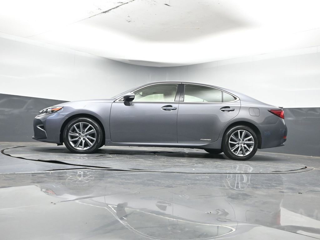 Used 2017 Lexus ES 300h image 25