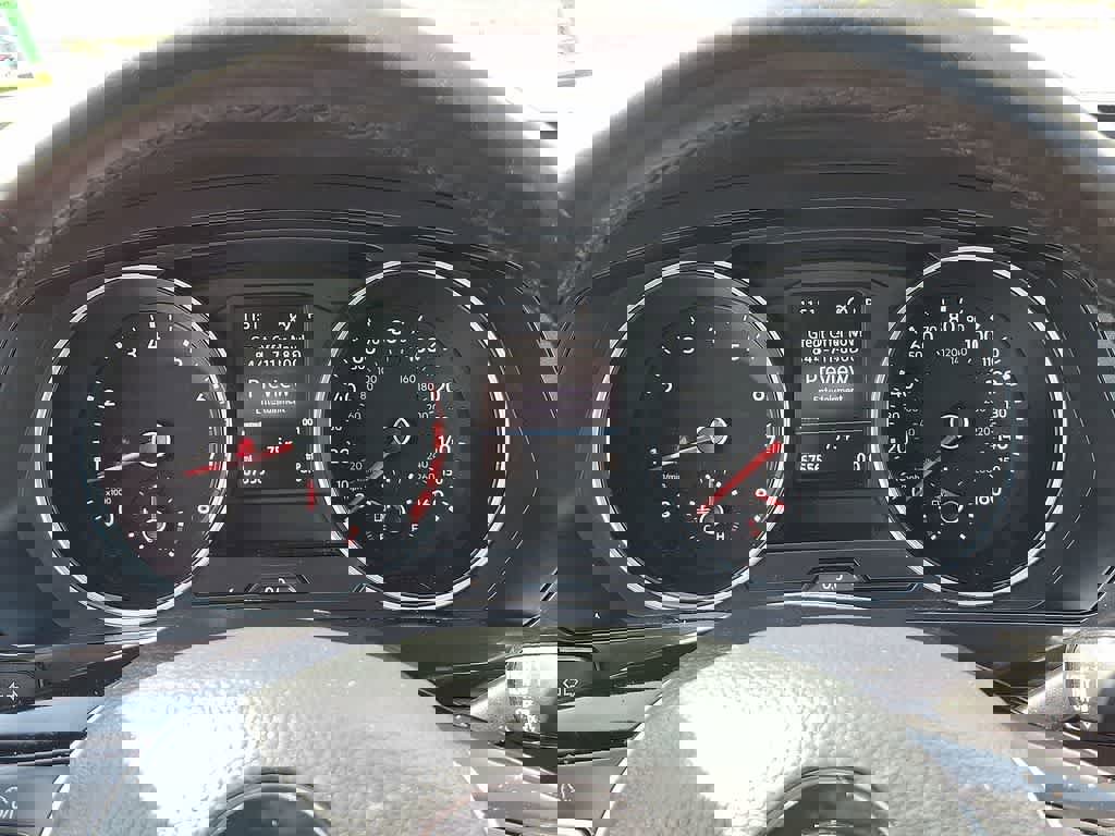 Used 2018 Volkswagen Tiguan SE w/ Panoramic Sunroof Package image 13