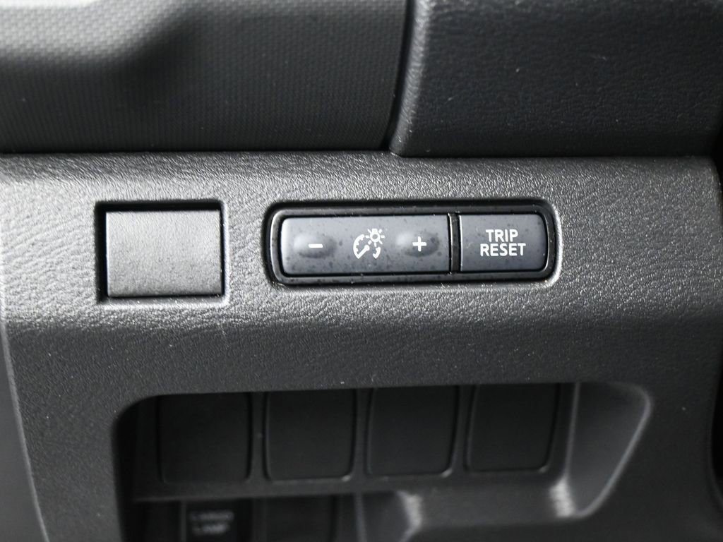 Used 2024 Nissan Frontier SV image 16