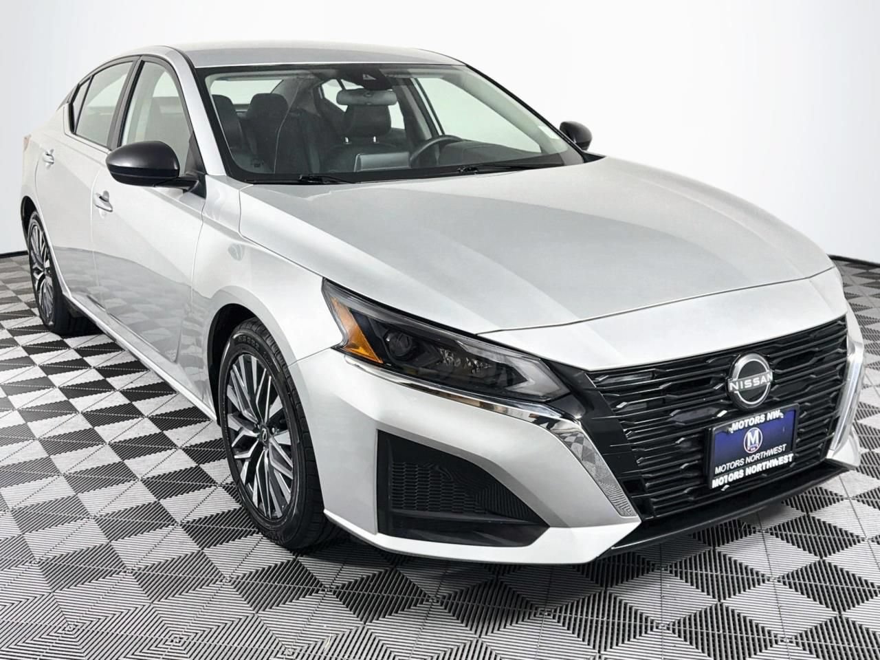 Used 2024 Nissan Altima 2.5 SV FWD image 27