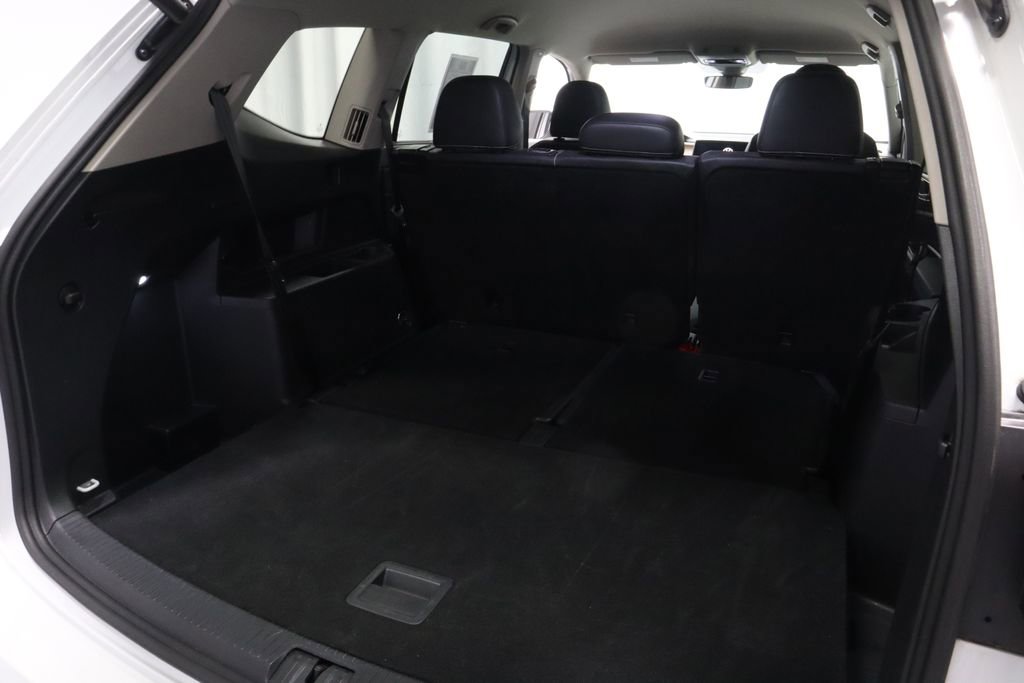 Used 2025 Volkswagen Atlas SE FWD image 16