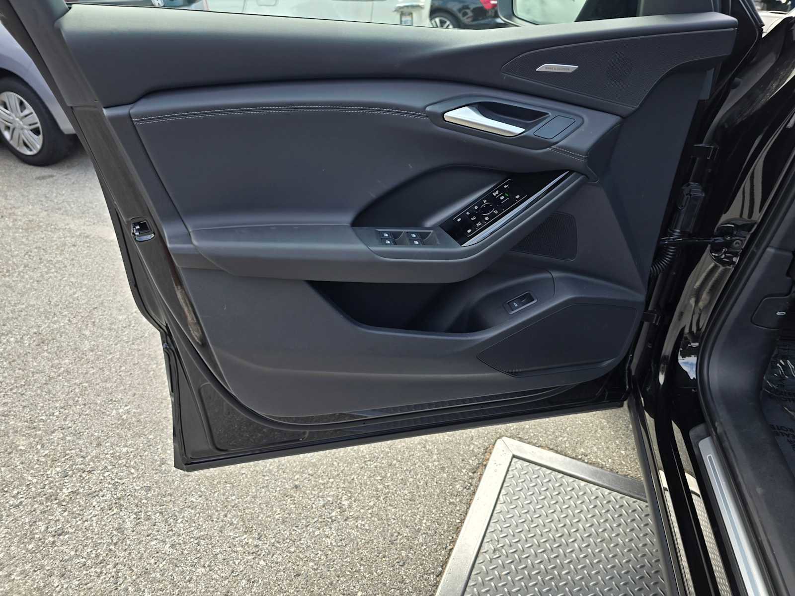 New 2025 Audi Q6 e-tron Premium Plus image 24