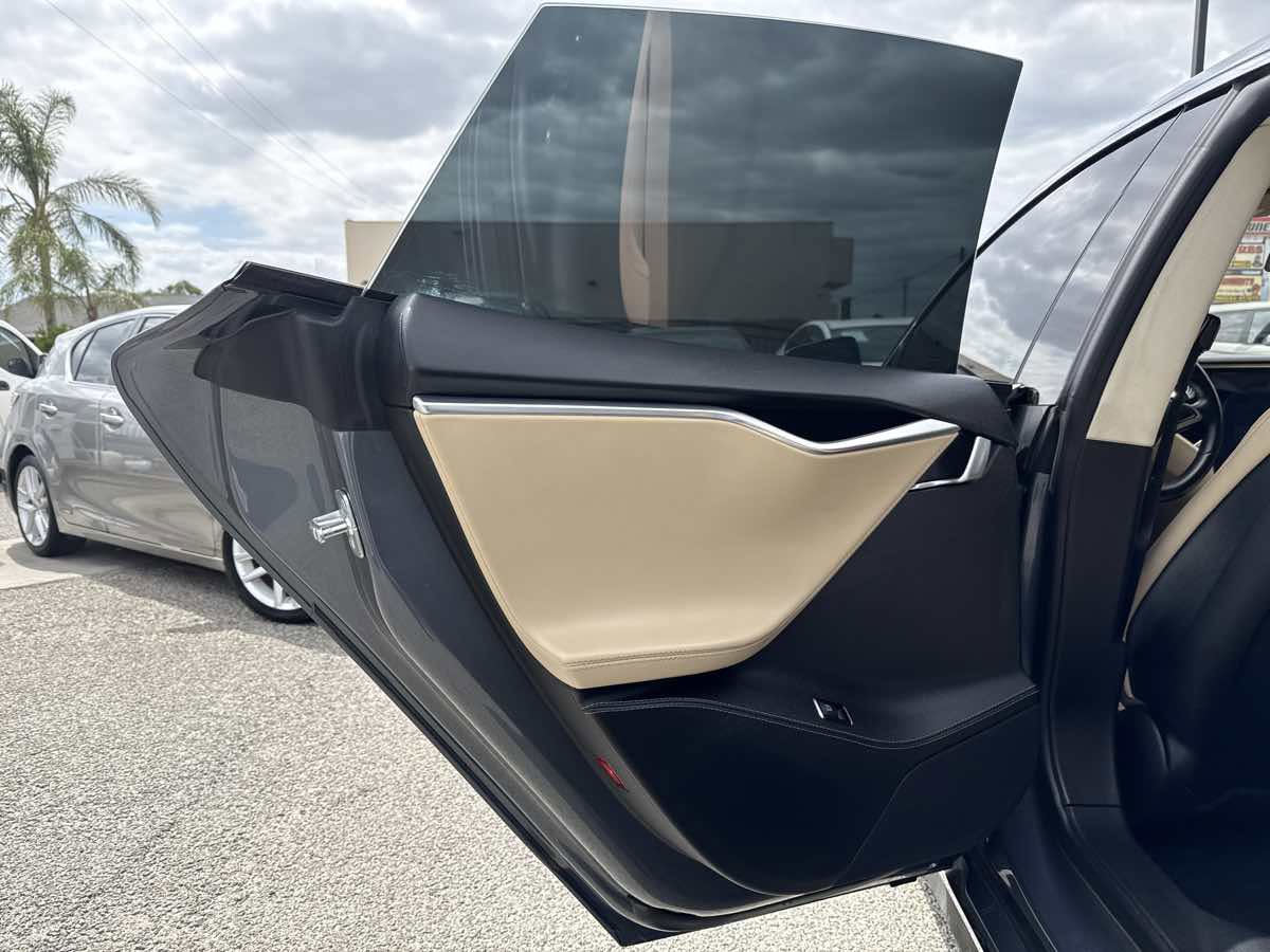 Used 2014 Tesla Model S 85 RWD image 9