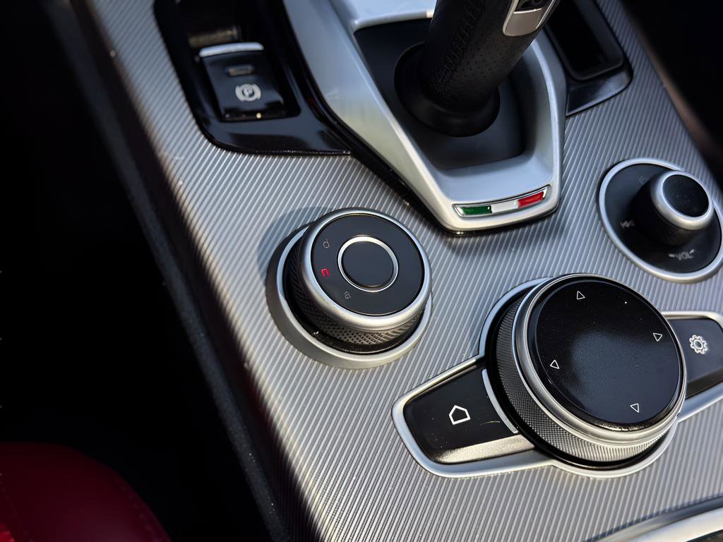 Used 2022 Alfa Romeo Stelvio Veloce image 17