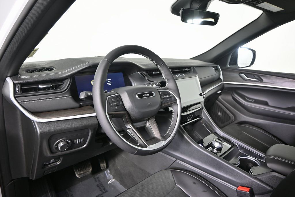 New 2026 Jeep Grand Cherokee Laredo image 22