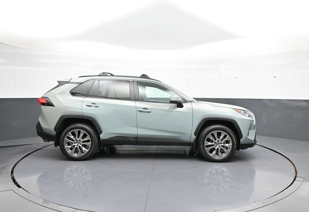 Certified 2020 Toyota RAV4 XLE Premium AWD/4WD image 5