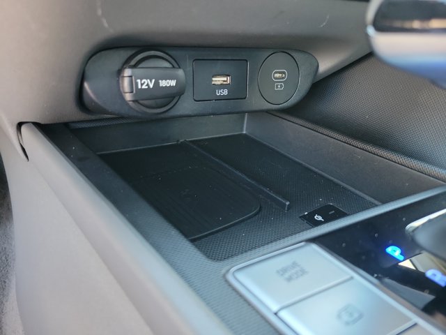 Used 2025 Hyundai Elantra SEL FWD image 13