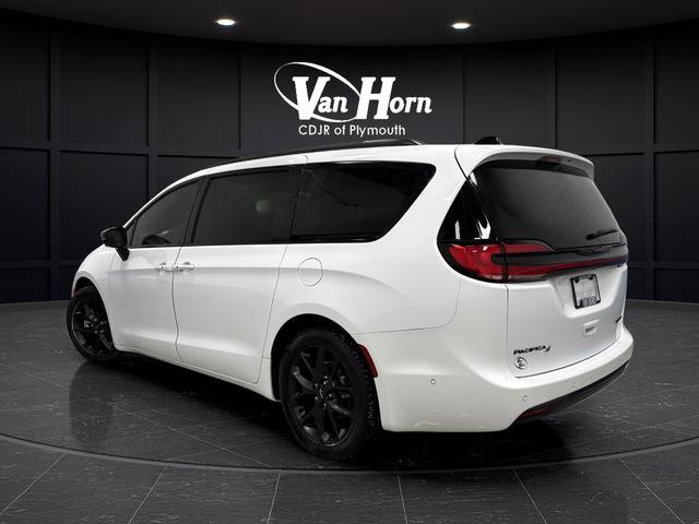 Used 2024 Chrysler Pacifica Limited w/ S Appearance Package image 3