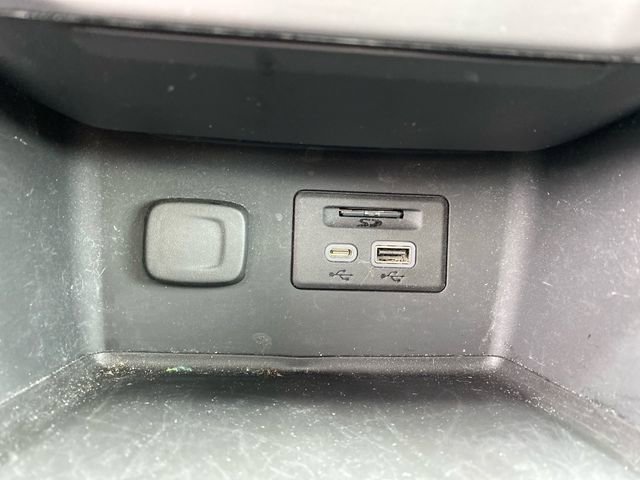 Used 2023 GMC Acadia AT4 w/ Preferred Package image 9