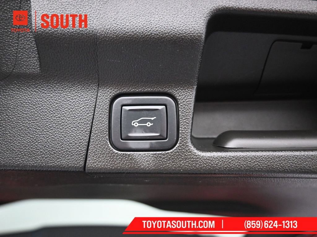 Used 2022 GMC Acadia AT4 w/ Technology Package image 31