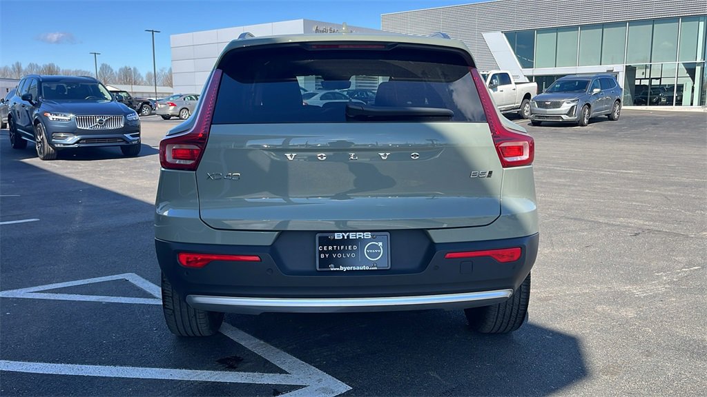 Certified 2025 Volvo XC40 B5 Plus image 4