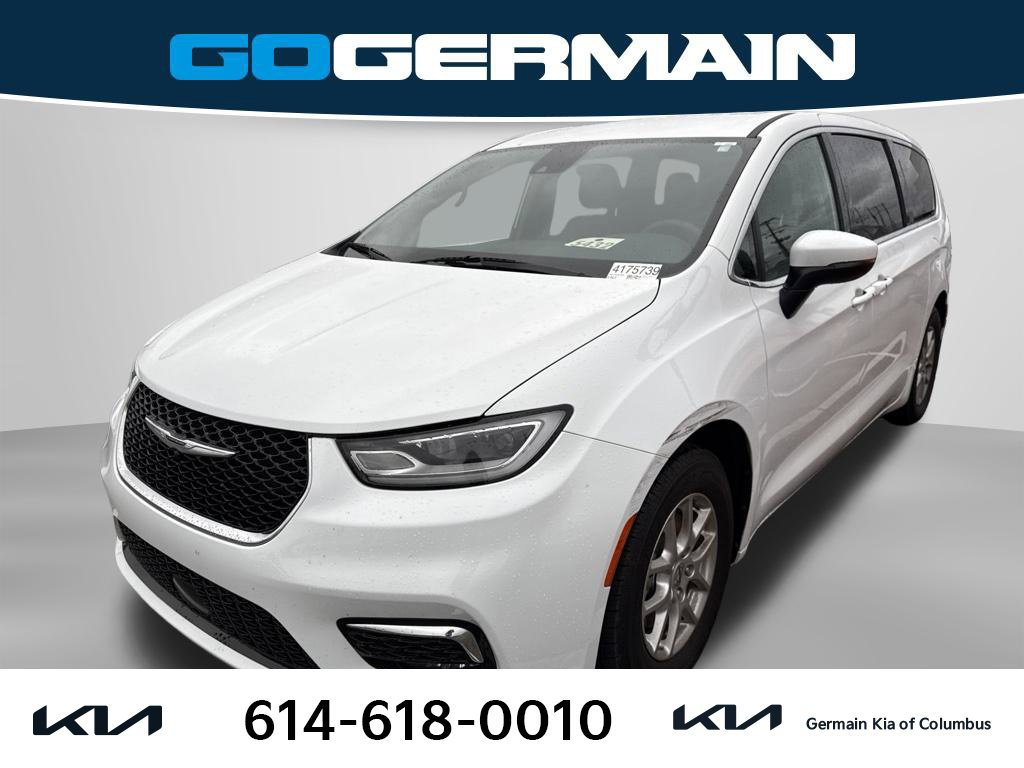 Used 2023 Chrysler Pacifica Touring FWD image 1