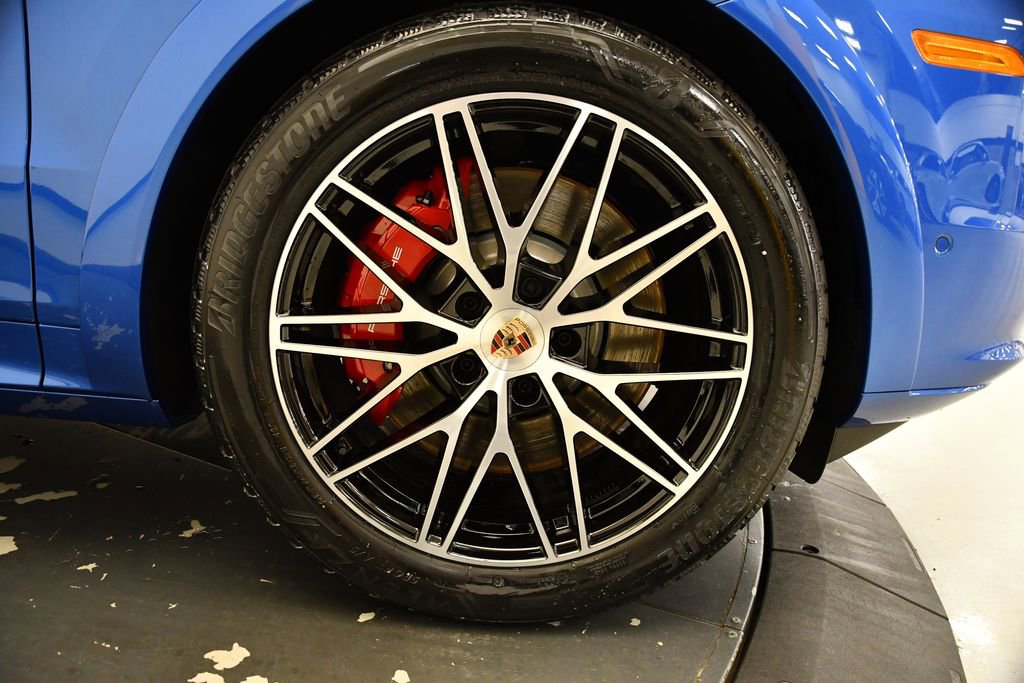 Used 2025 Porsche Cayenne S image 16