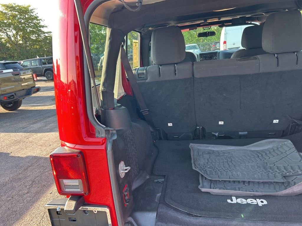 Used 2014 Jeep Wrangler Unlimited Sport w/ Connectivity Group image 27