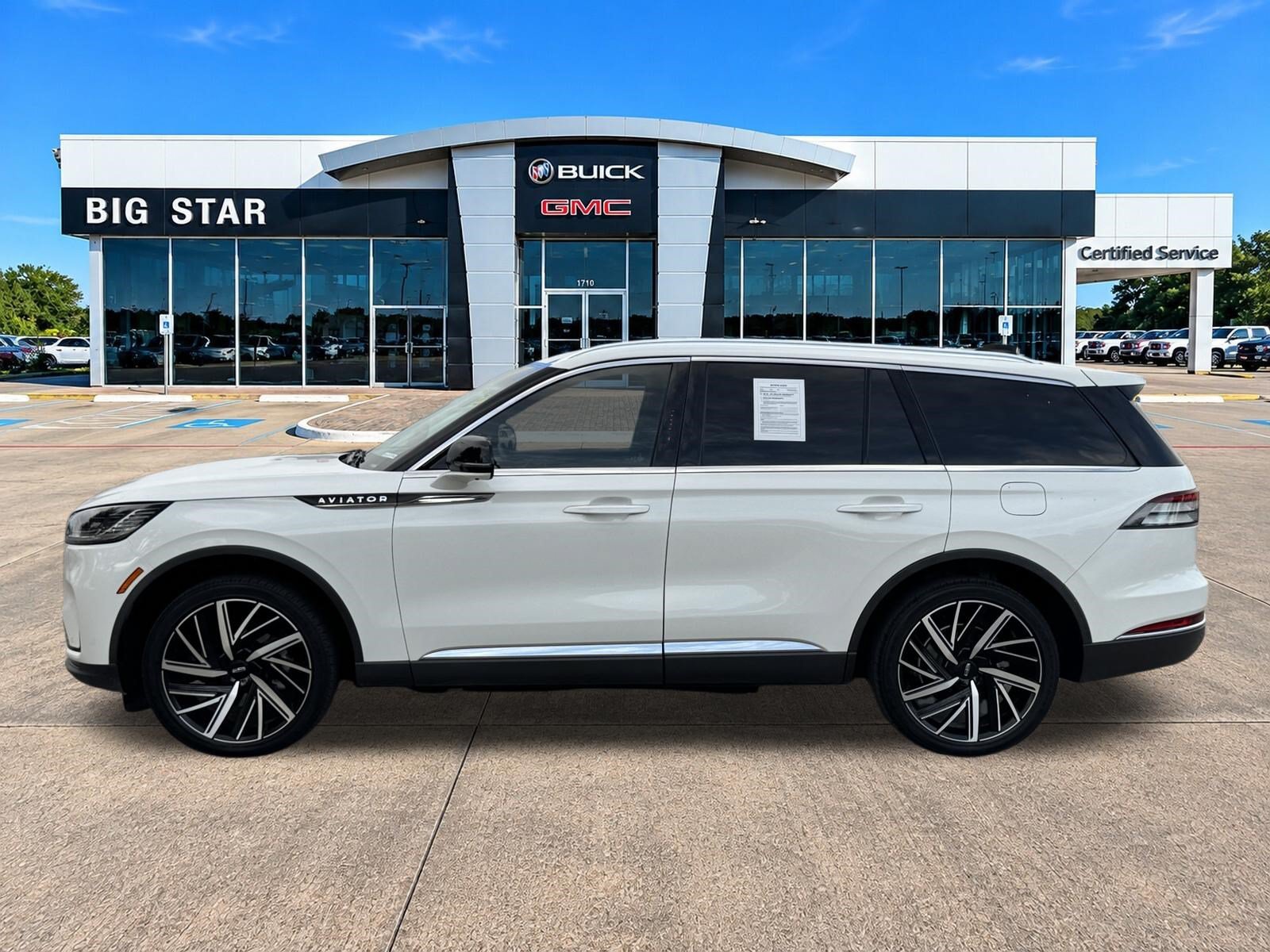 Used 2025 Lincoln Aviator Reserve w/ Equipment Group 201A AWD/4WD image 3