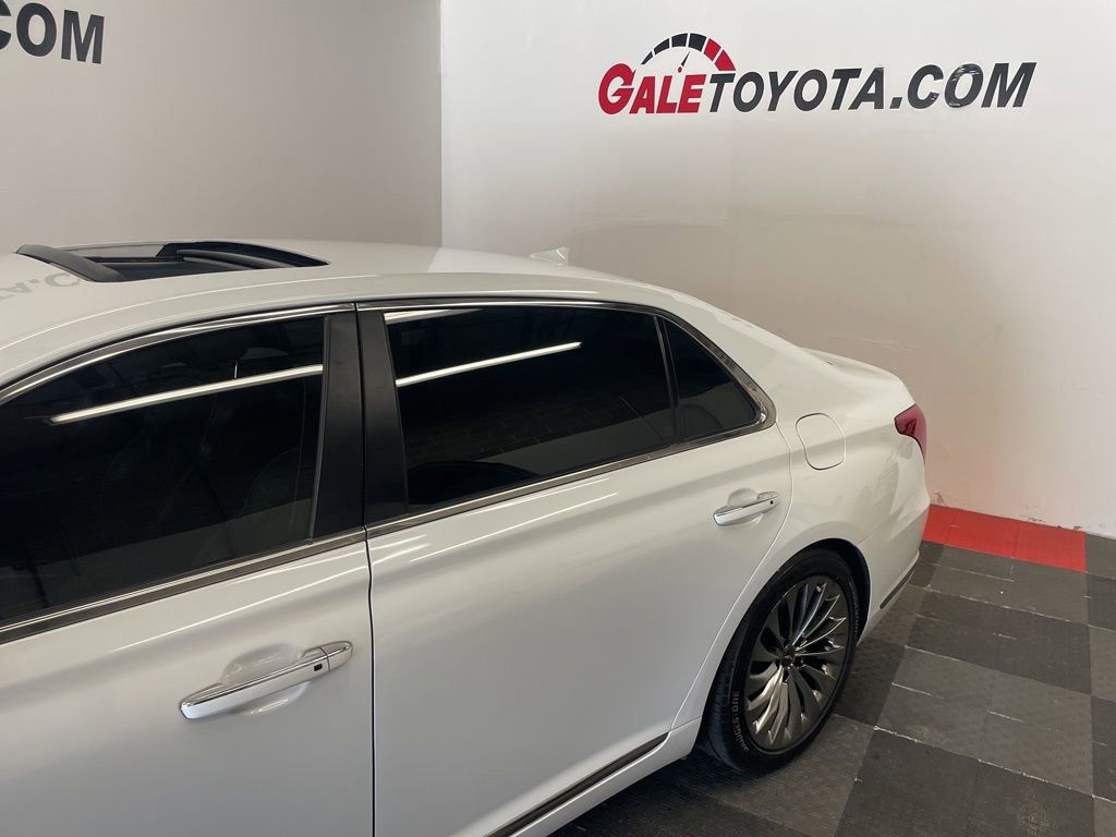 Used 2017 Genesis G90 5.0 Ultimate image 4