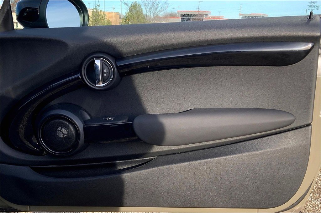 Used 2020 MINI Cooper S w/ Premium Package image 23