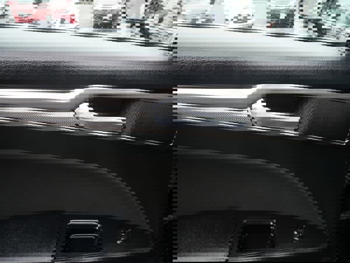 Used 2017 Ford Fusion SE w/ Fusion SE Technology Package image 24