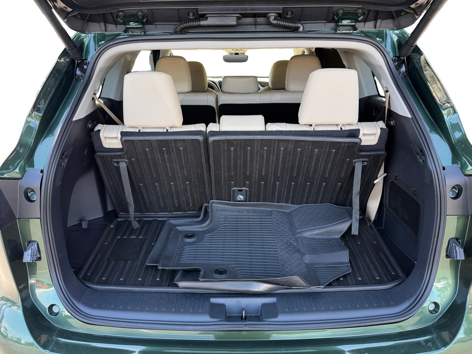 Used 2025 Toyota Highlander XLE AWD/4WD image 17