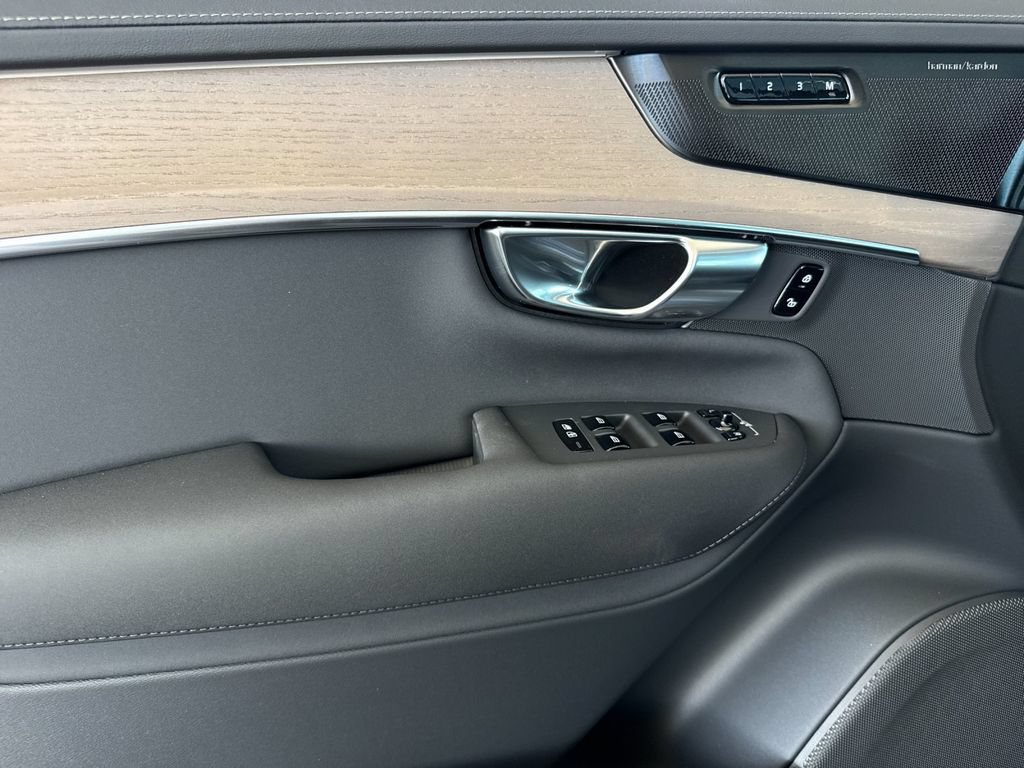 New 2026 Volvo XC90 T8 Plus AWD/4WD image 10