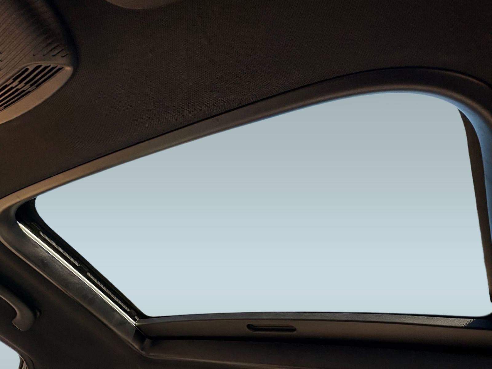 Used 2022 MINI Cooper Clubman John Cooper Works image 15