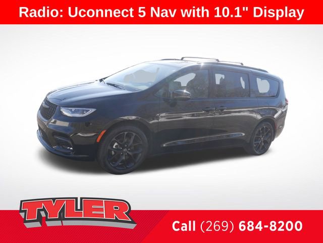 Certified 2025 Chrysler Pacifica Limited image 3