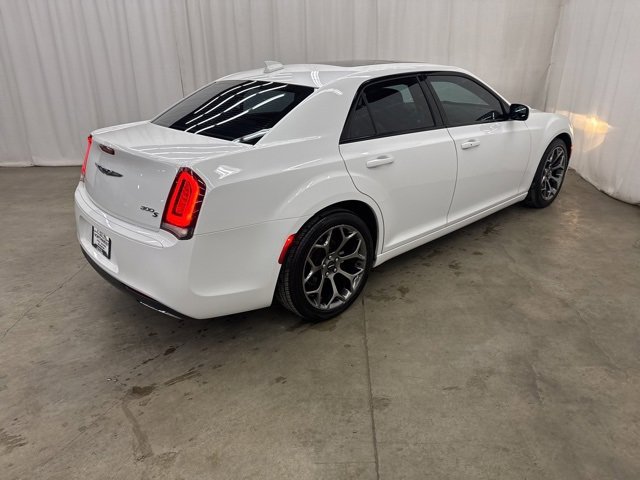 Used 2015 Chrysler 300 S image 28