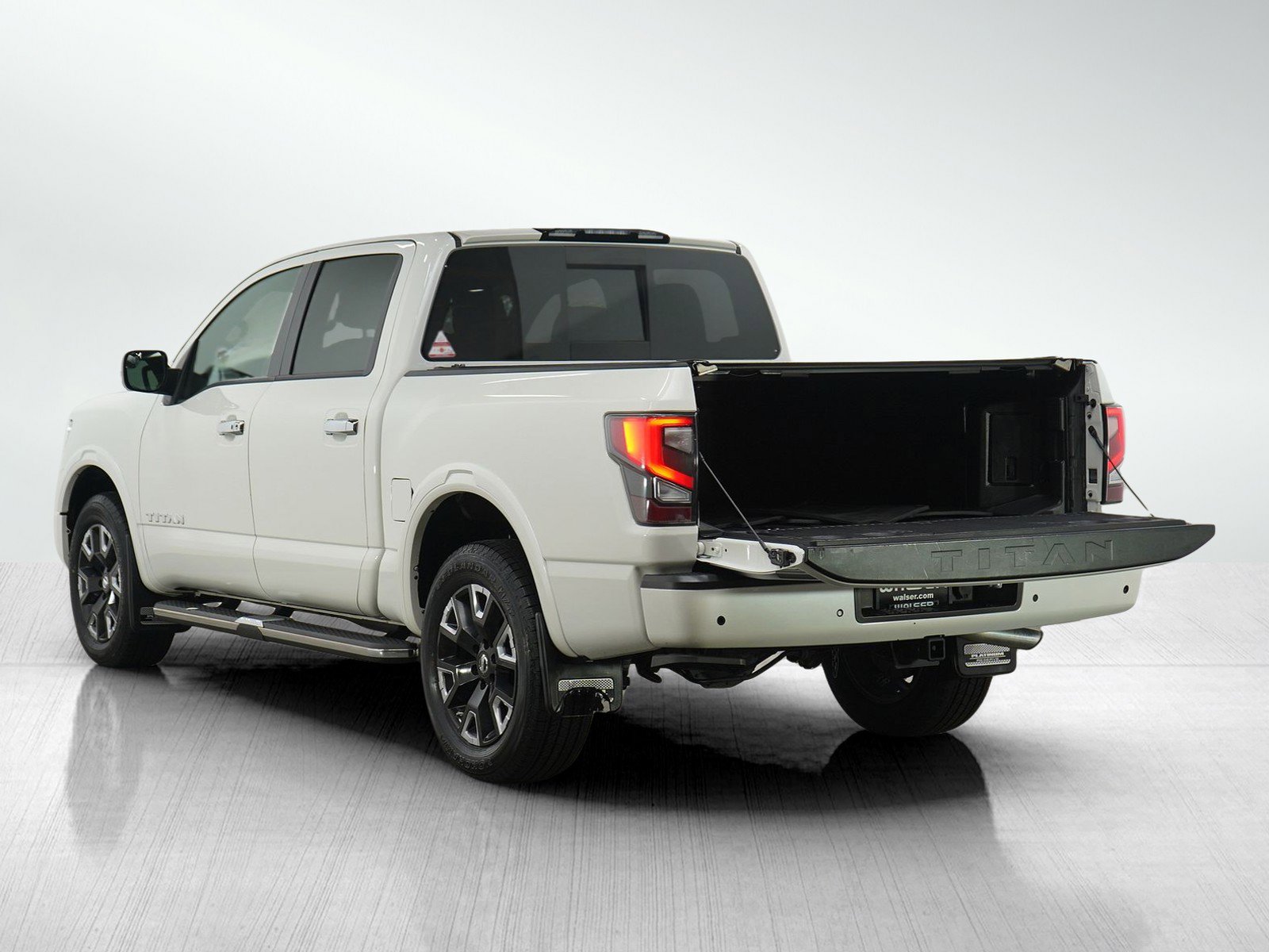 Used 2021 Nissan Titan Platinum Reserve w/ Moonroof Package image 11