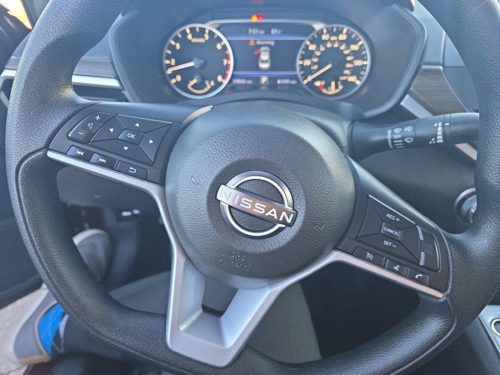 Used 2025 Nissan Altima 2.5 SV FWD image 13