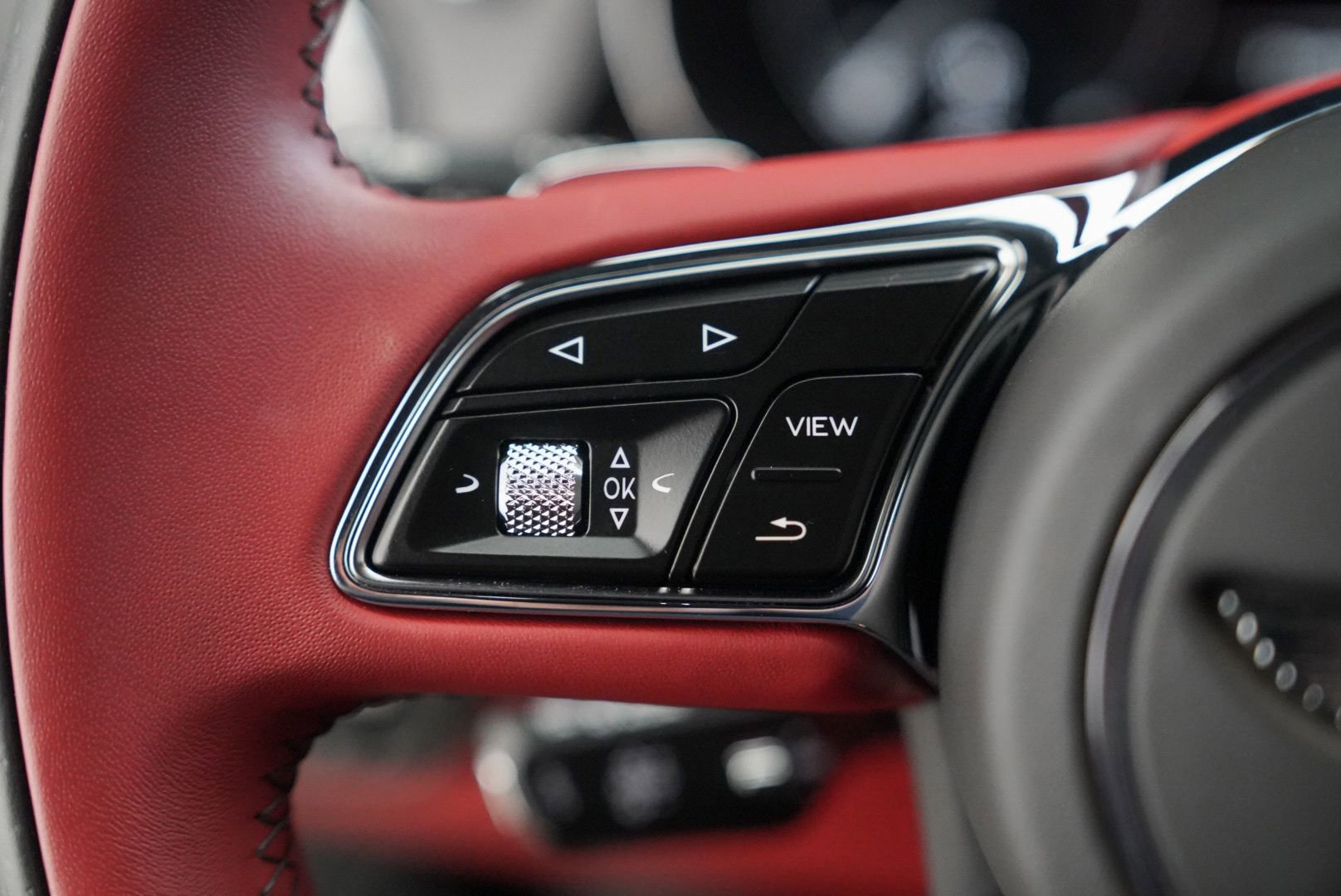 Used 2022 Bentley Bentayga image 15