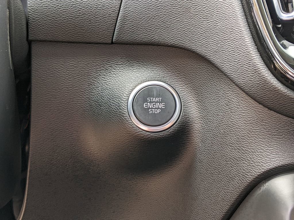 Certified 2025 Volvo XC40 B5 Plus image 16