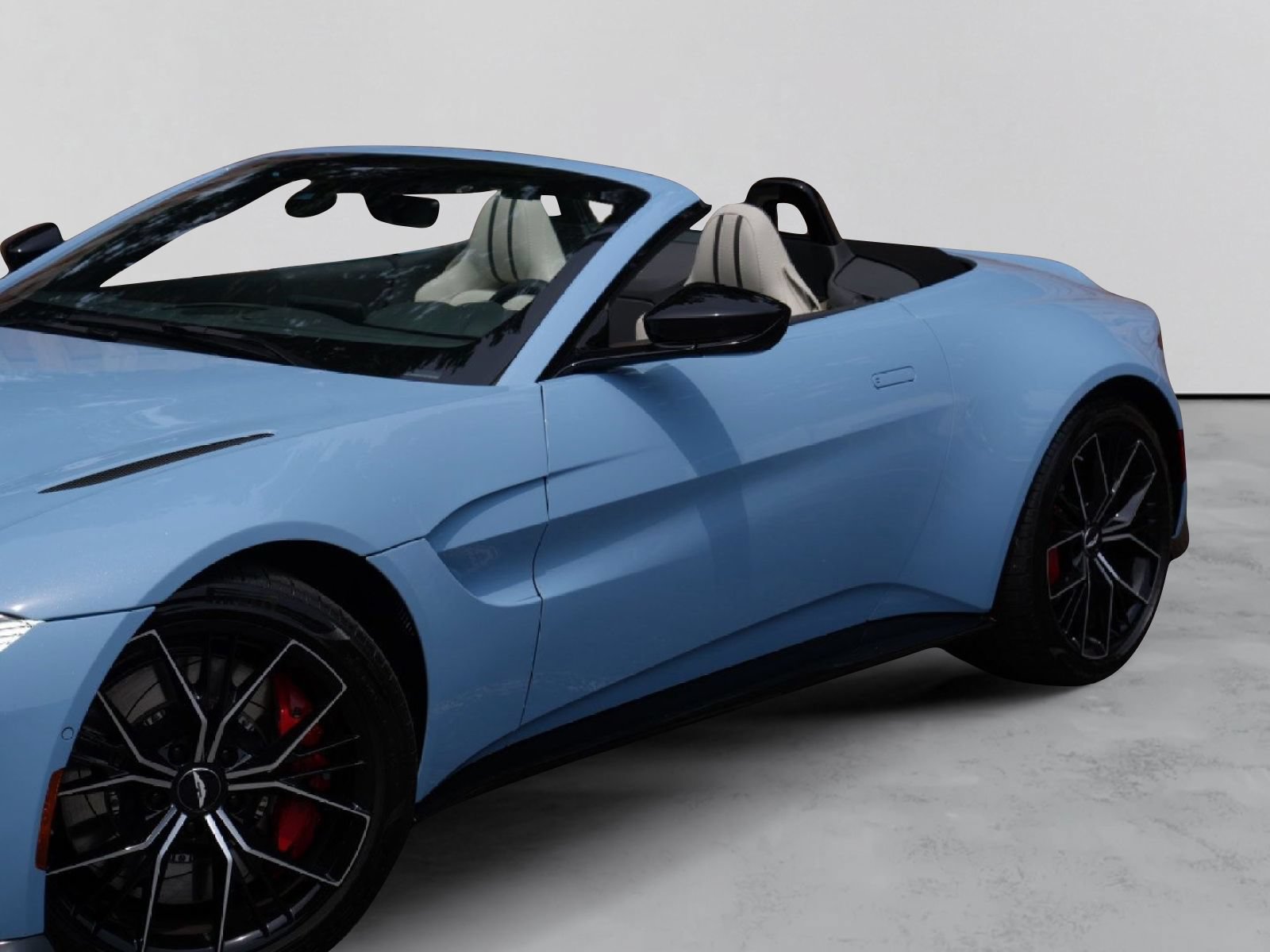 Used 2023 Aston Martin V8 Vantage Roadster RWD image 45