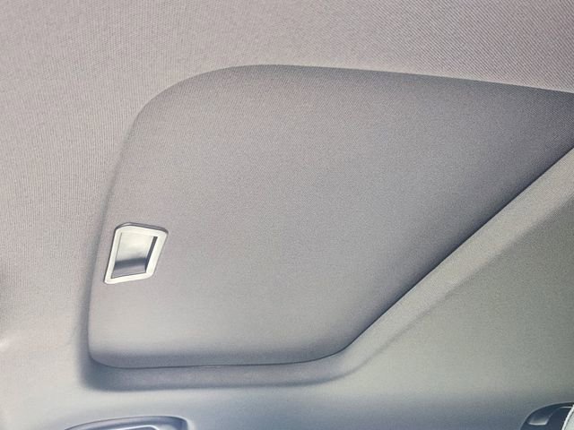 Used 2025 Chevrolet Trax RS w/ Sunroof Package FWD image 26