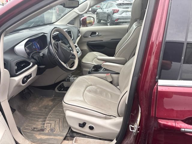 Used 2018 Chrysler Pacifica Limited w/ Advanced Safetytec Group FWD image 7