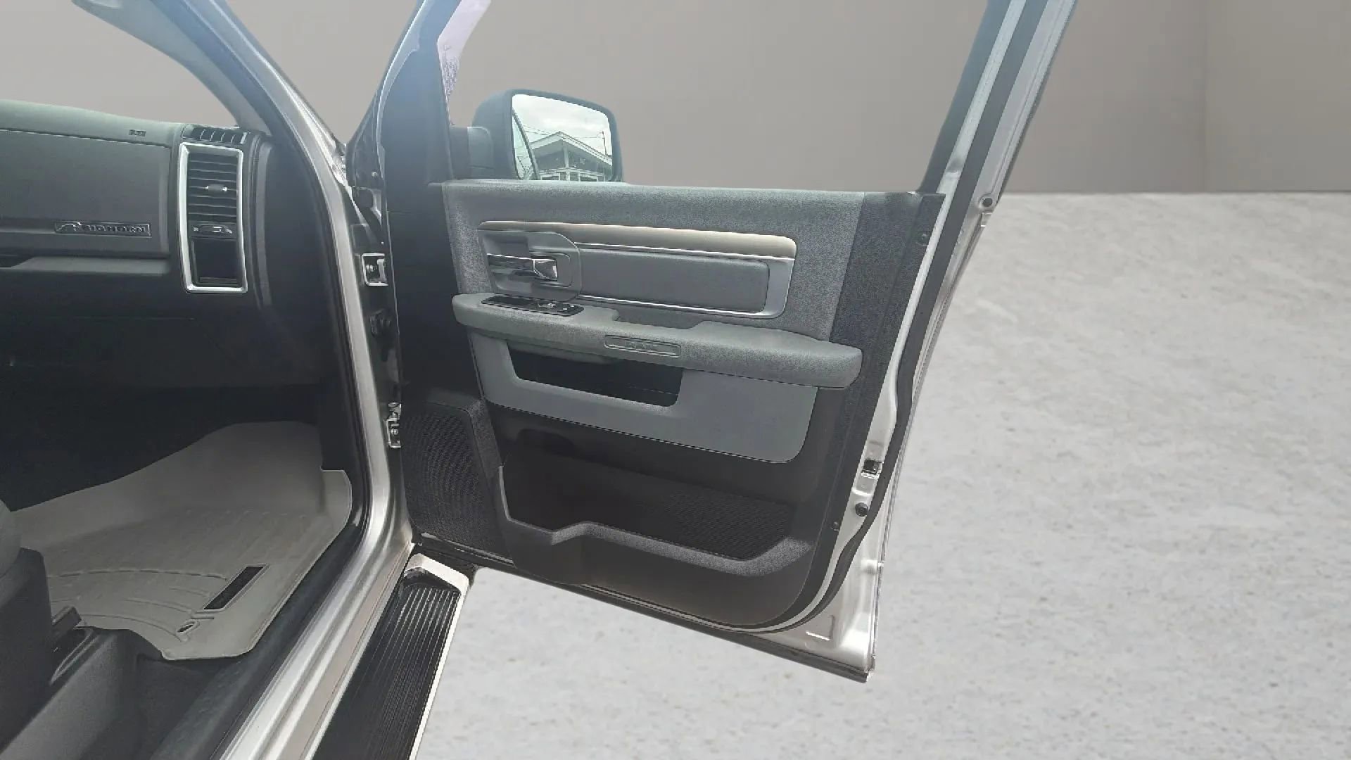 Used 2018 RAM 1500 Big Horn image 14