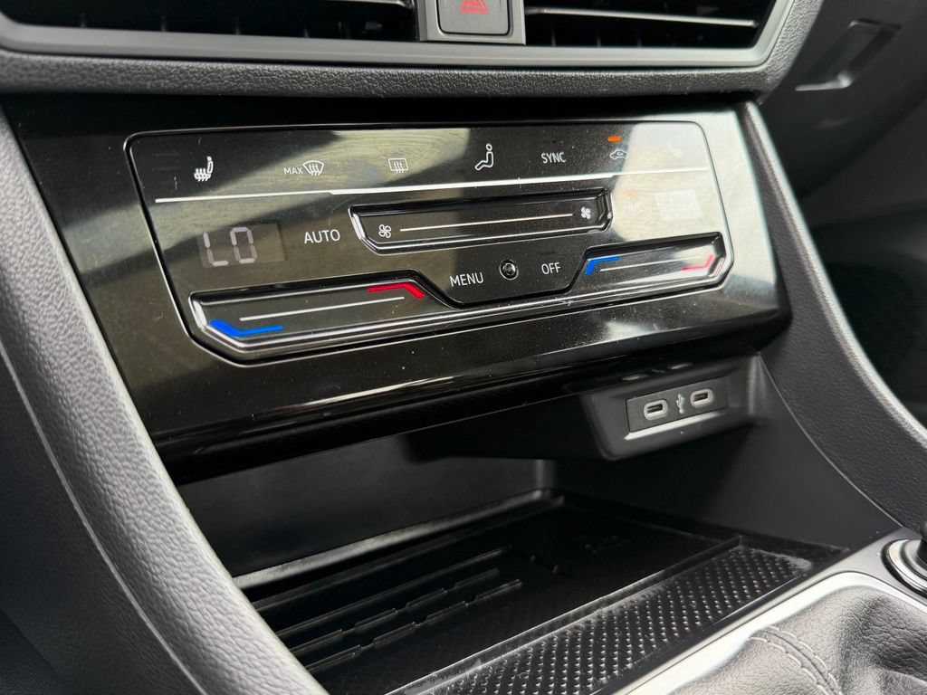 Used 2025 Volkswagen Jetta SE FWD image 51