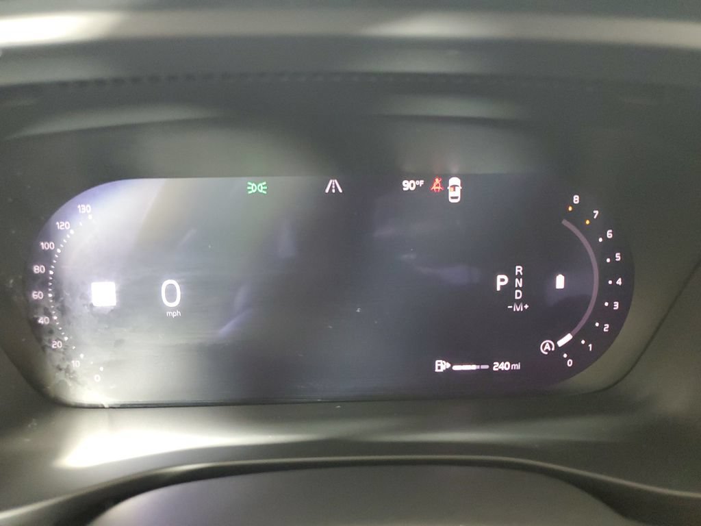 Used 2025 Volvo XC40 B5 Plus AWD/4WD image 29