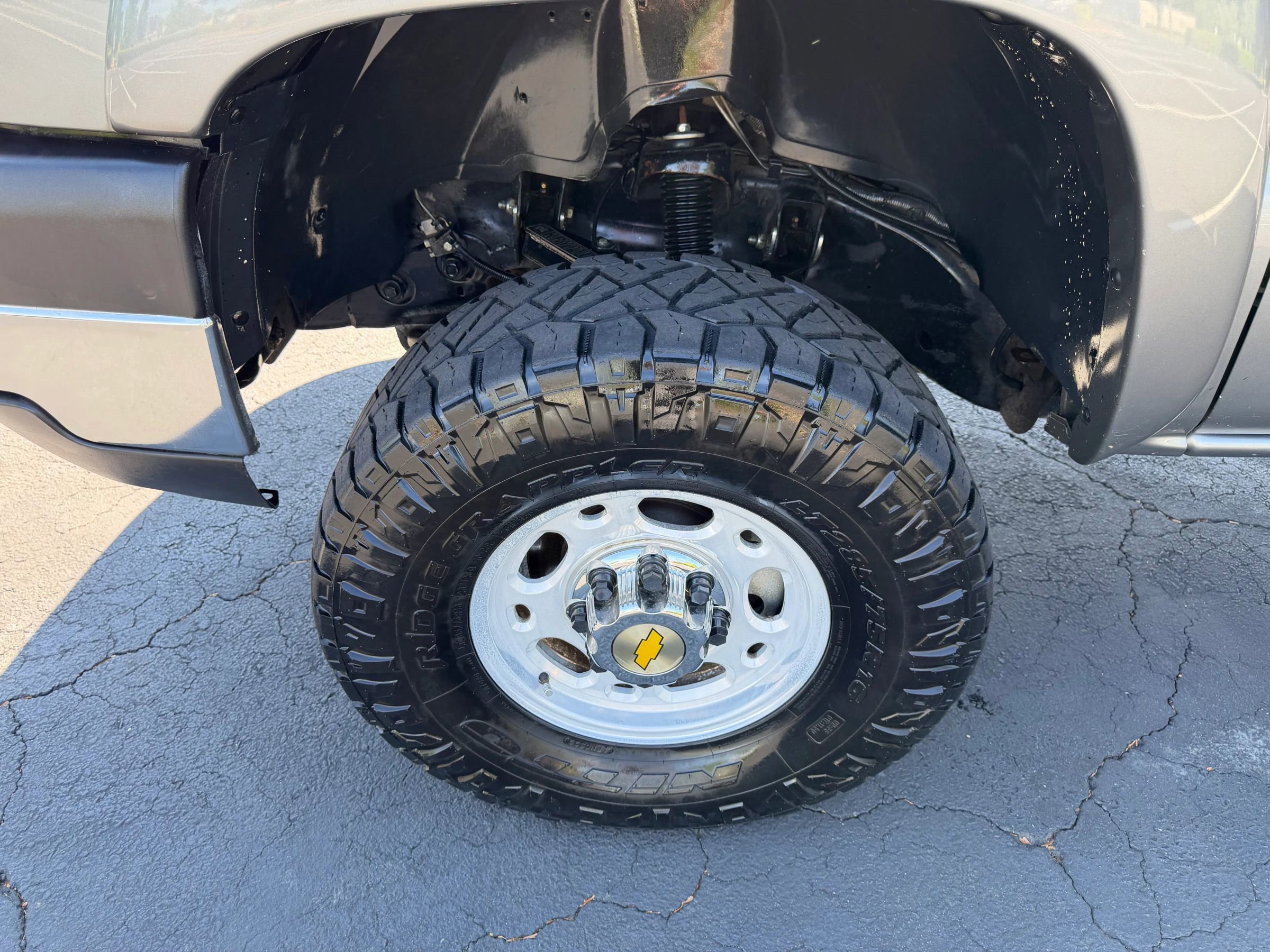 Used 2006 Chevrolet Silverado 2500 LT w/ Heavy-Duty Power Package image 11