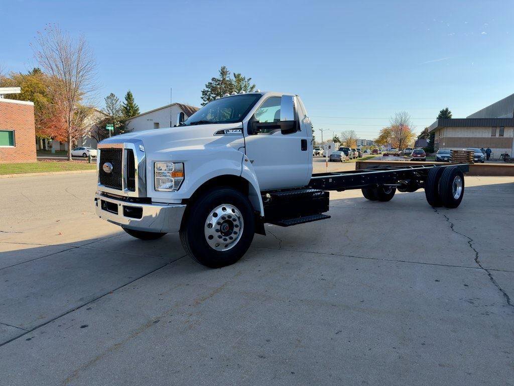 New 2026 Ford F650 2WD Regular Cab Super Duty image 3