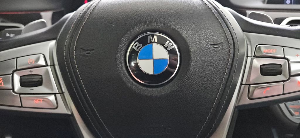 Used 2017 BMW 750i xDrive image 25