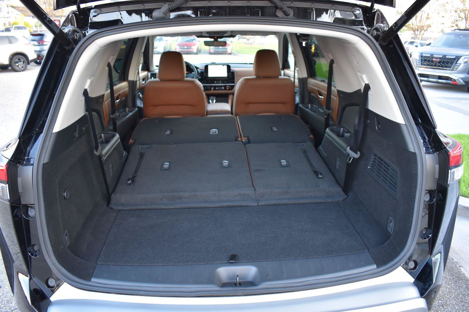 Used 2025 Nissan Pathfinder Platinum w/ Black Appearance Package FWD image 64
