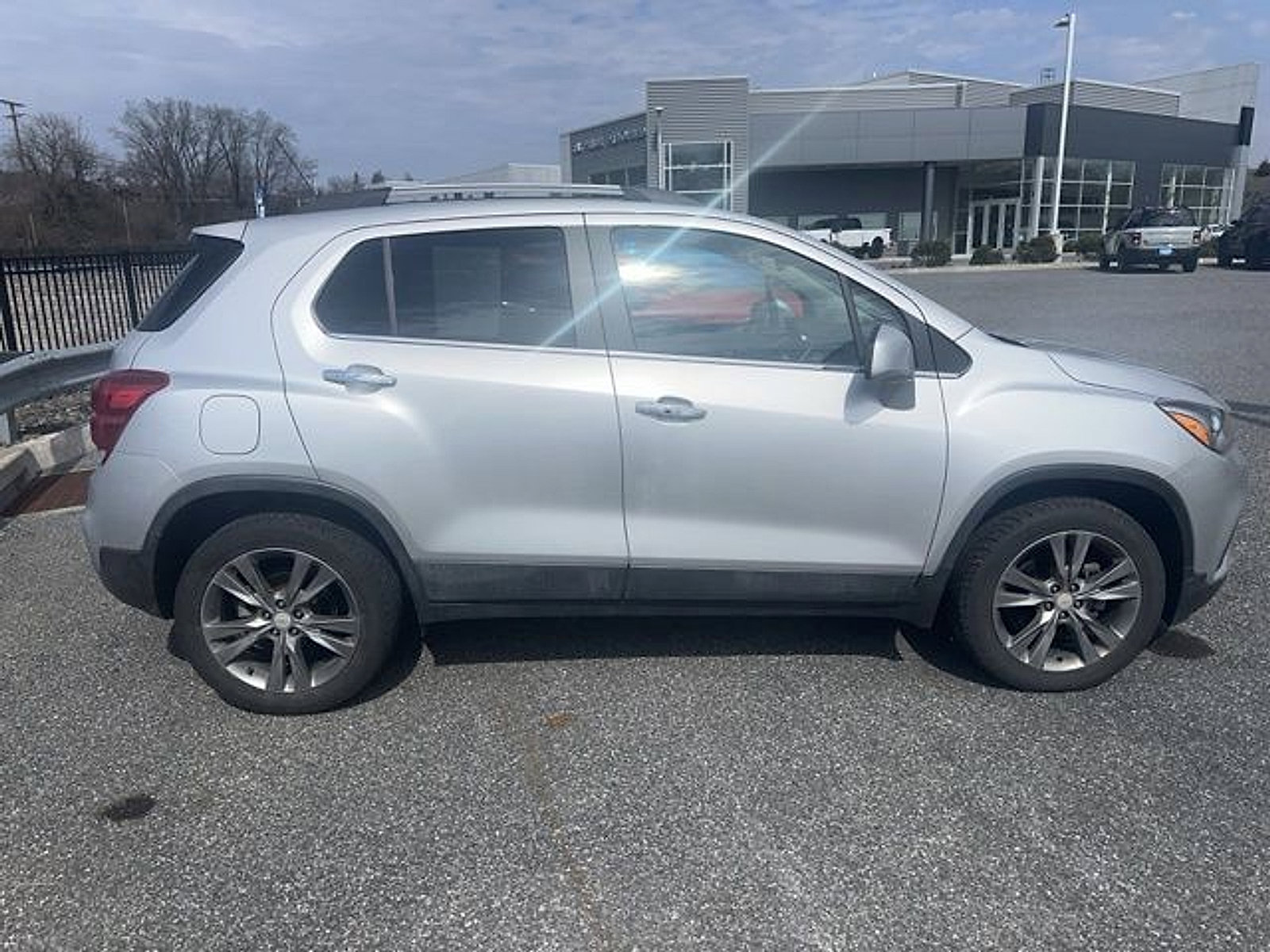 Used 2020 Chevrolet Trax LT w/ Sun & Sound Package image 2