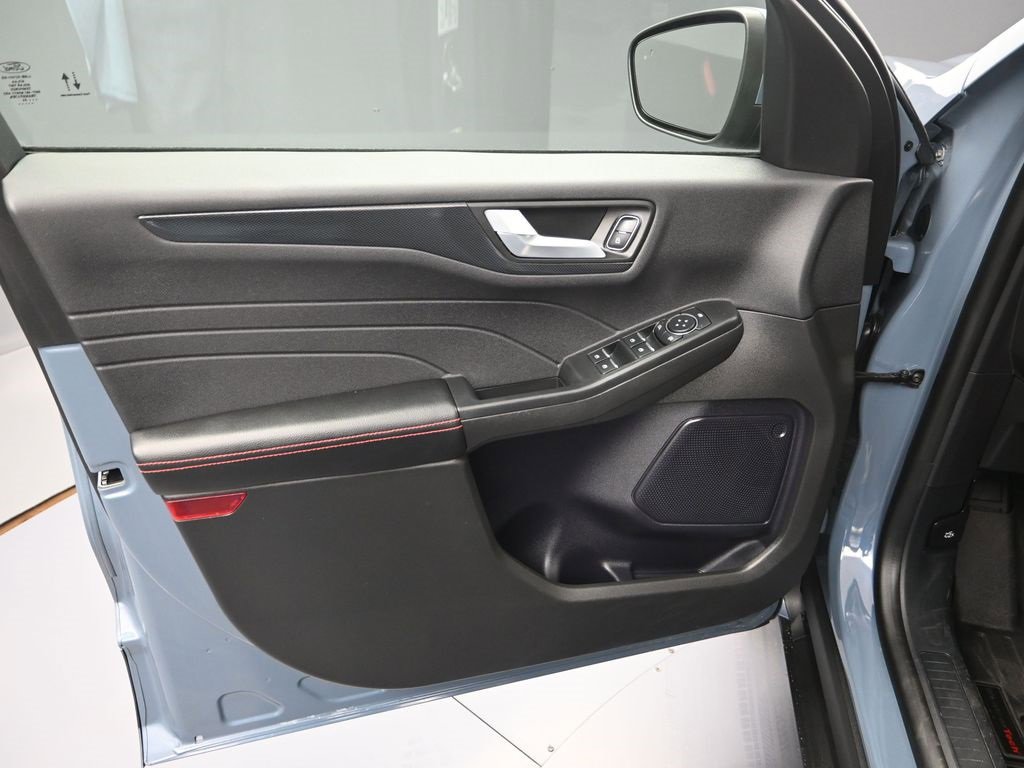 Used 2024 Ford Escape ST-Line Select w/ Class II Trailer Tow Package image 9