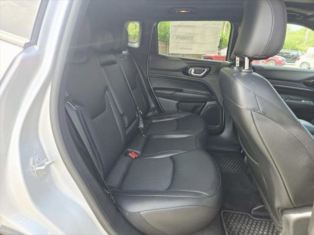 Certified 2025 Jeep Compass Latitude w/ Sun & Sound Group AWD/4WD image 15