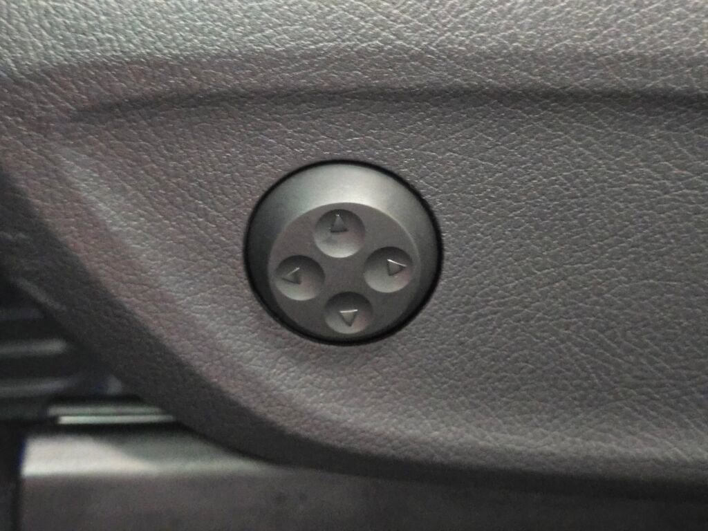 Used 2025 Mercedes-Benz GLE 350 4MATIC image 37