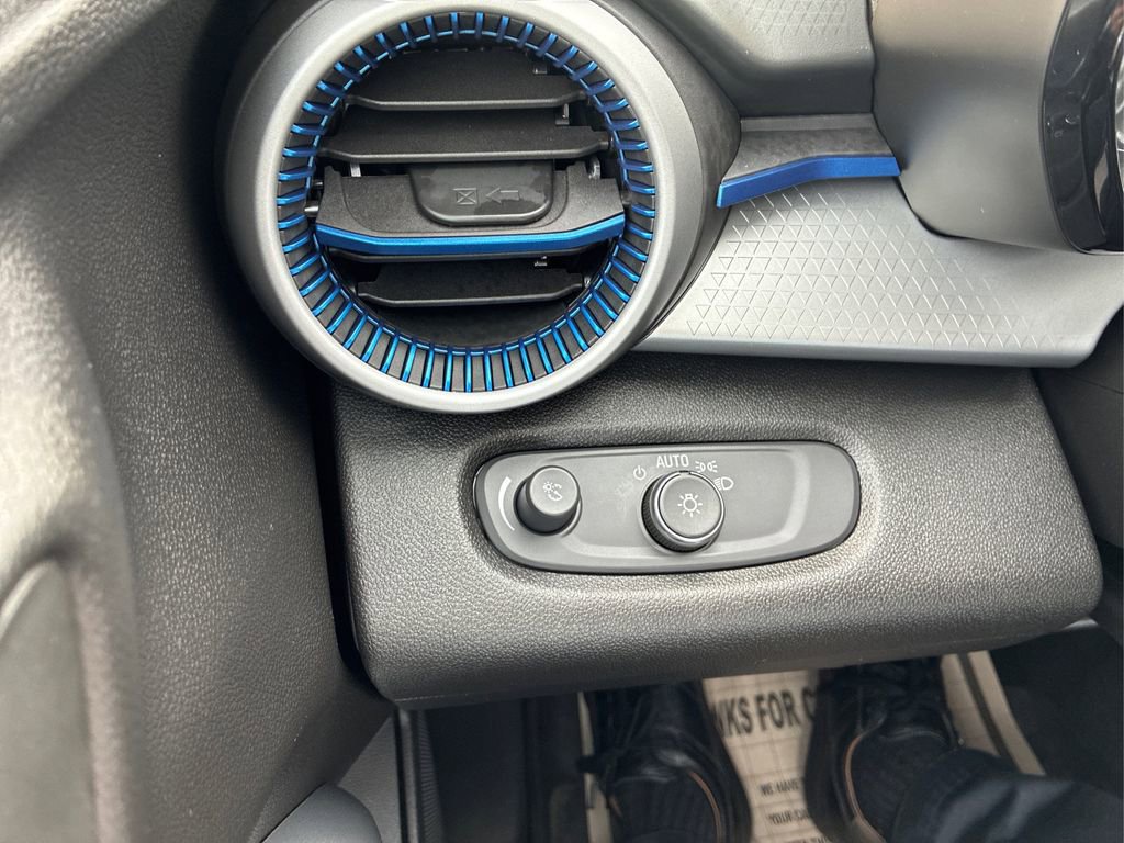 Used 2024 Chevrolet Trax LS w/ LS Convenience Package image 15