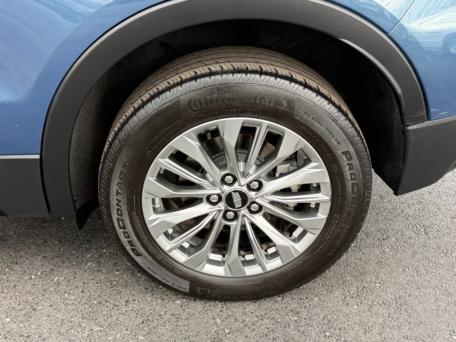 Used 2024 Cadillac XT4 Premium Luxury image 10