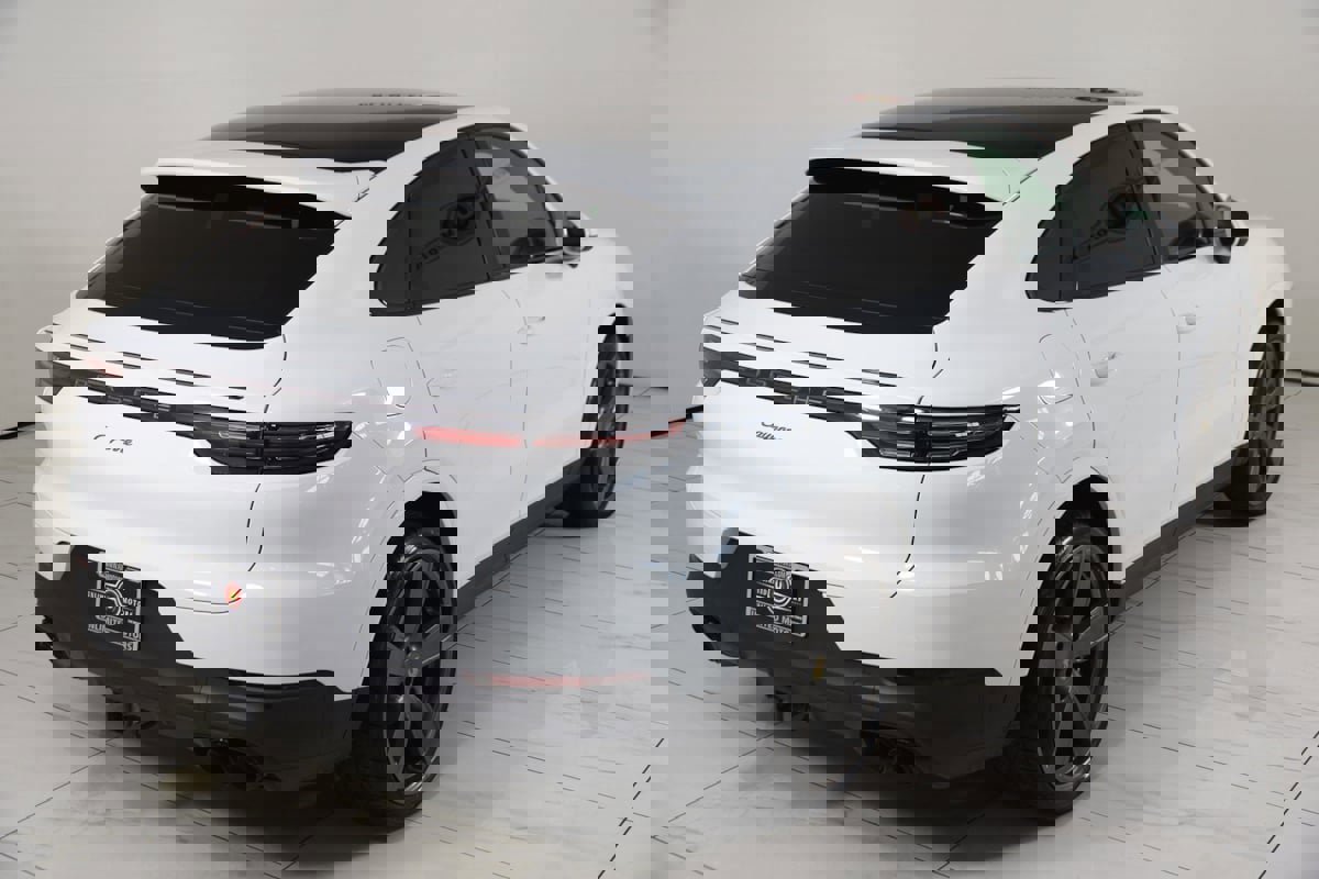 Used 2023 Porsche Cayenne Coupe image 90